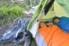Pärchen im Schlafsack im Zelt